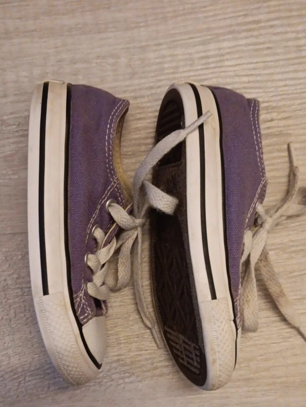 Converse Chuck Taylors Purple Canvas Low-Top Sneakers Toddler Size 7